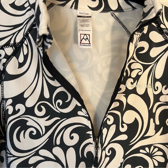 Avalanche Base Layer Black and White Quarter Zip- women’s large - Picture 2 of 8